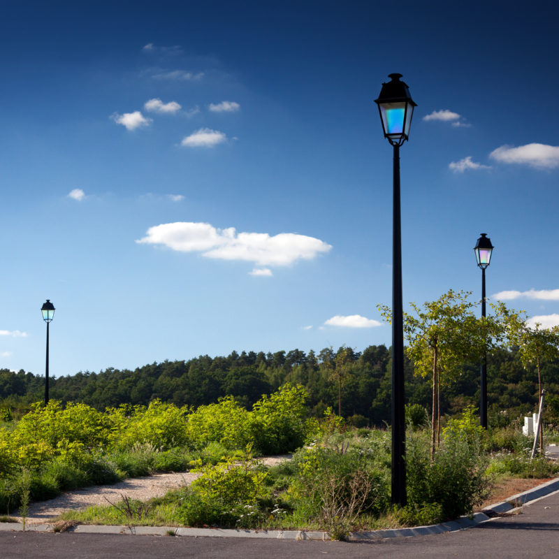 POSTES Y FAROLAS FUNCIONALES